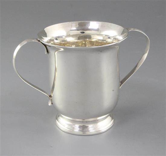 A George III silver loving cup, attributed to John Cormick, Height: 115mm, weight: 8.8oz/275grms.
